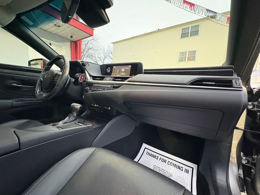 2020 Lexus ES Image 29