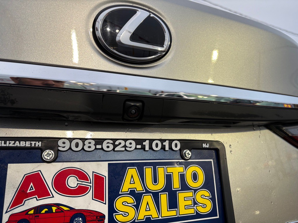 2020 Lexus ES Image 34