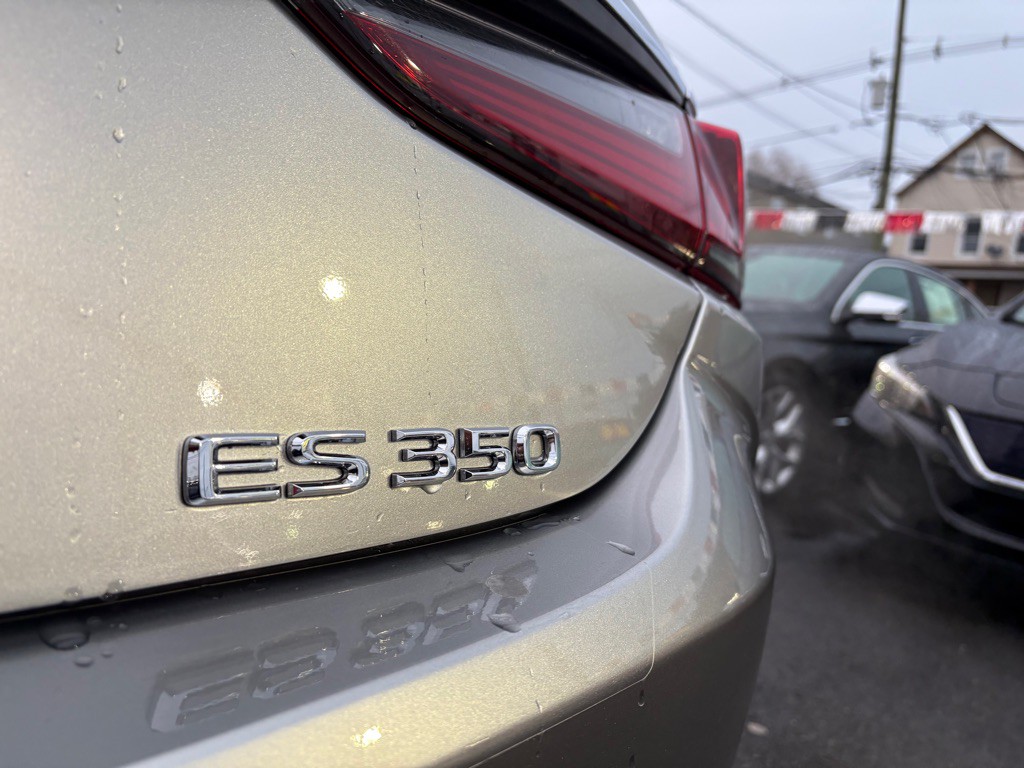 2020 Lexus ES Image 35