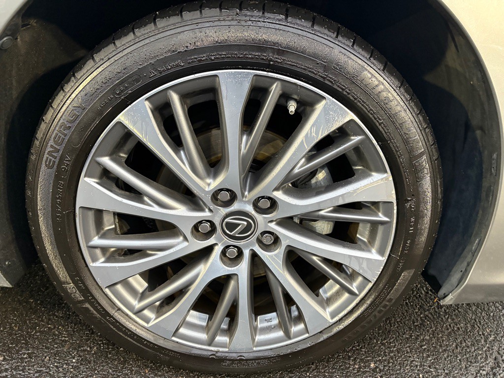 2020 Lexus ES Image 38