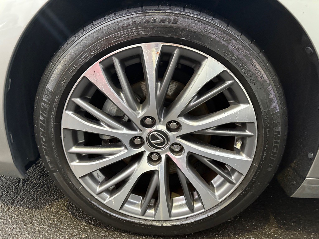 2020 Lexus ES Image 39