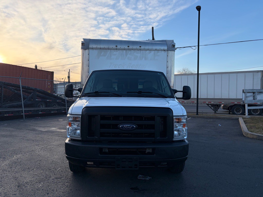 2018 Ford Econoline Image 2