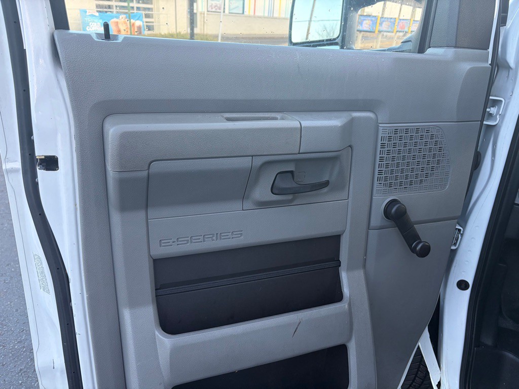 2018 Ford Econoline Image 18