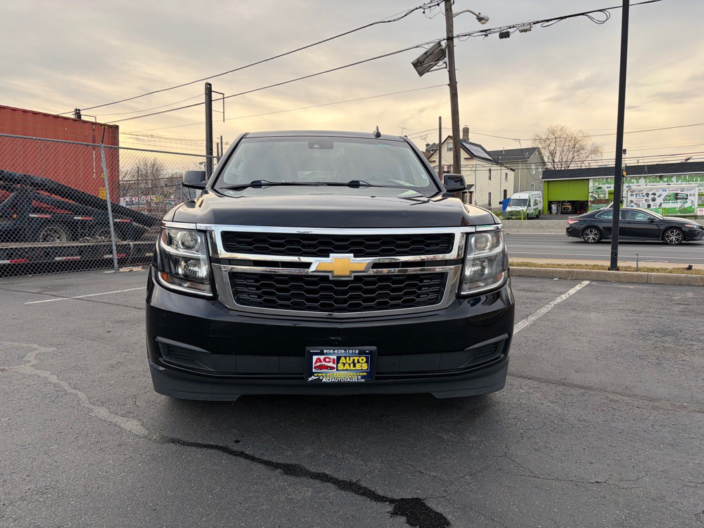 2018 Chevrolet Suburban Image 2