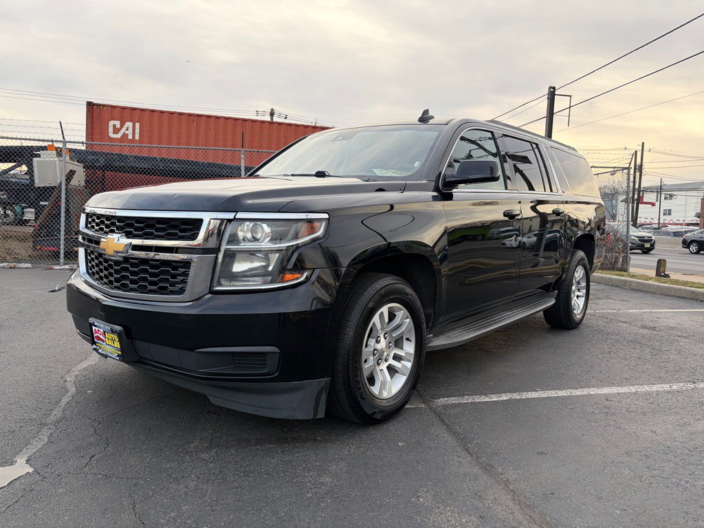 2018 Chevrolet Suburban Image 3
