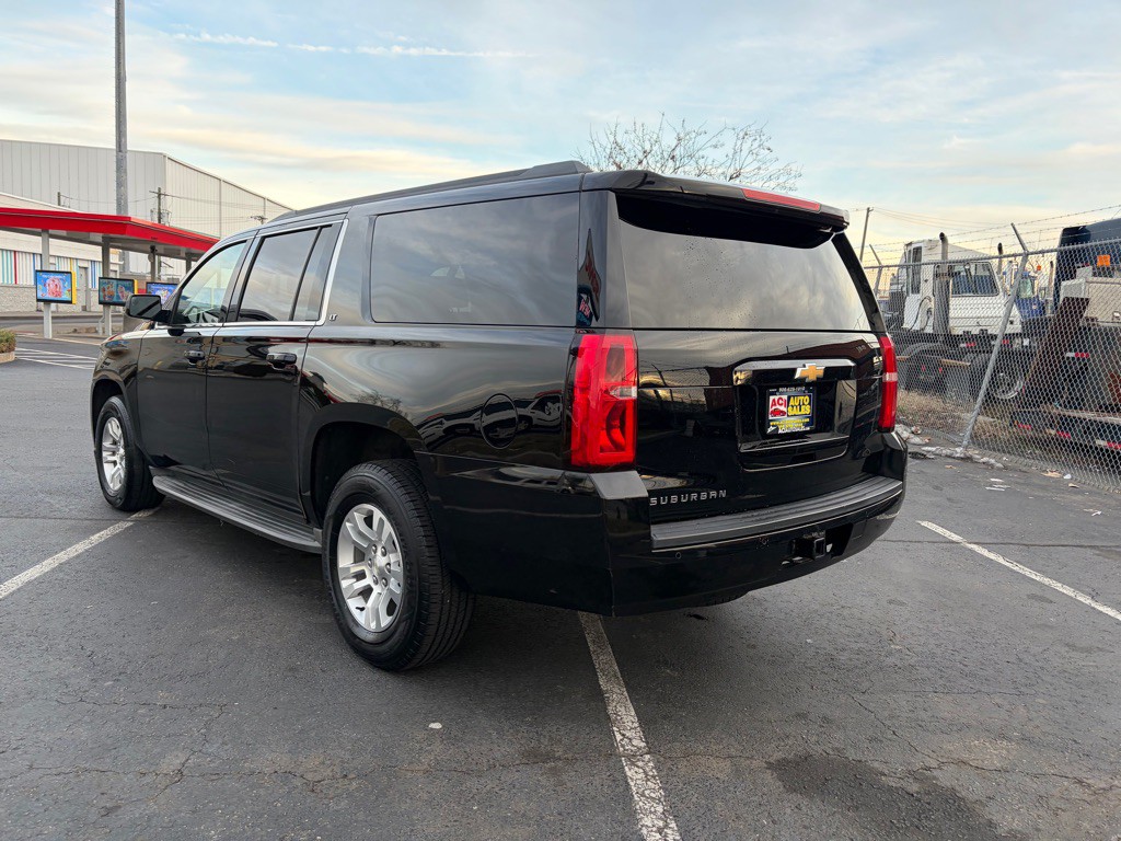 2018 Chevrolet Suburban Image 5