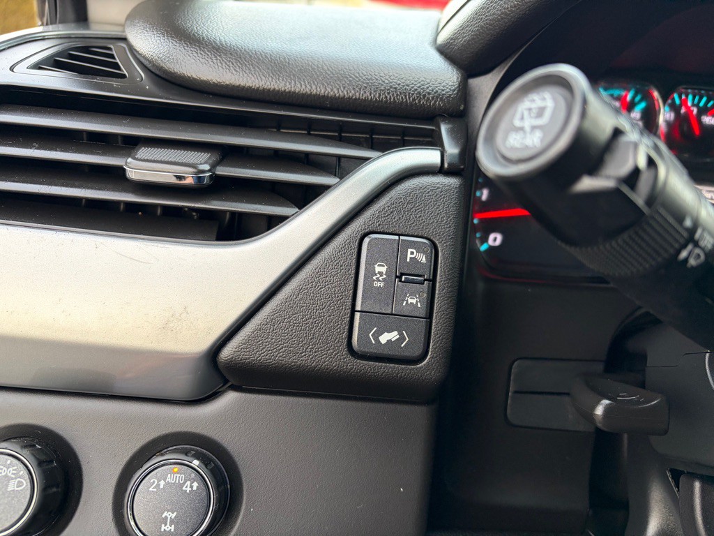 2018 Chevrolet Suburban Image 17