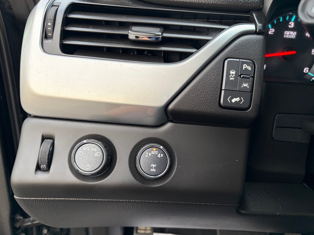 2018 Chevrolet Suburban Image 18