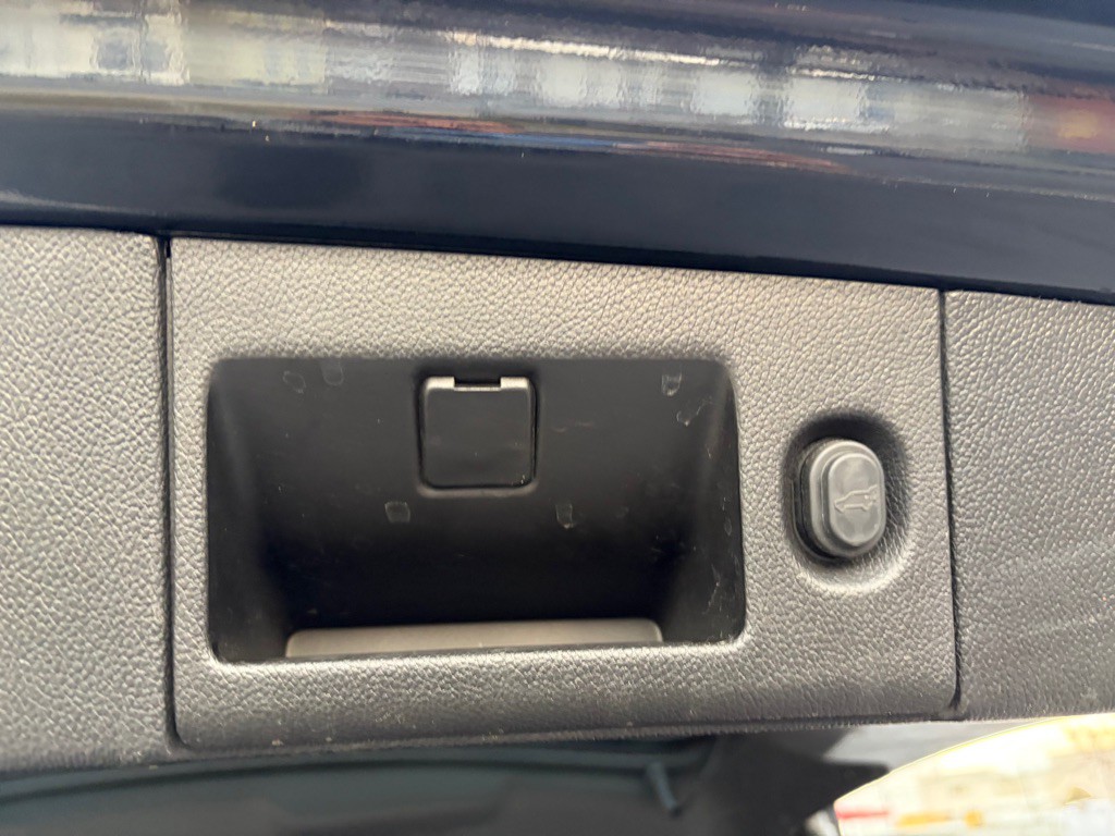 2018 Chevrolet Suburban Image 35