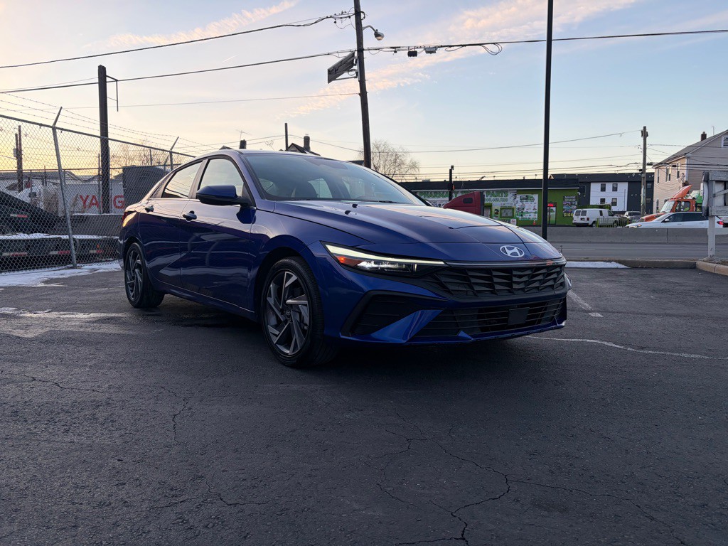 2025 Hyundai Elantra Image 1
