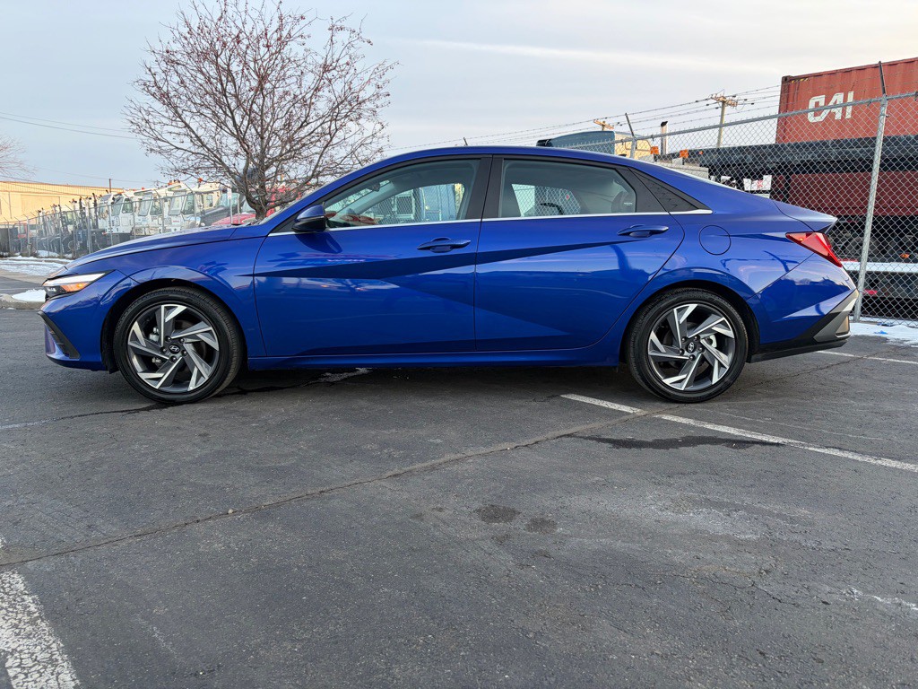 2025 Hyundai Elantra Image 4