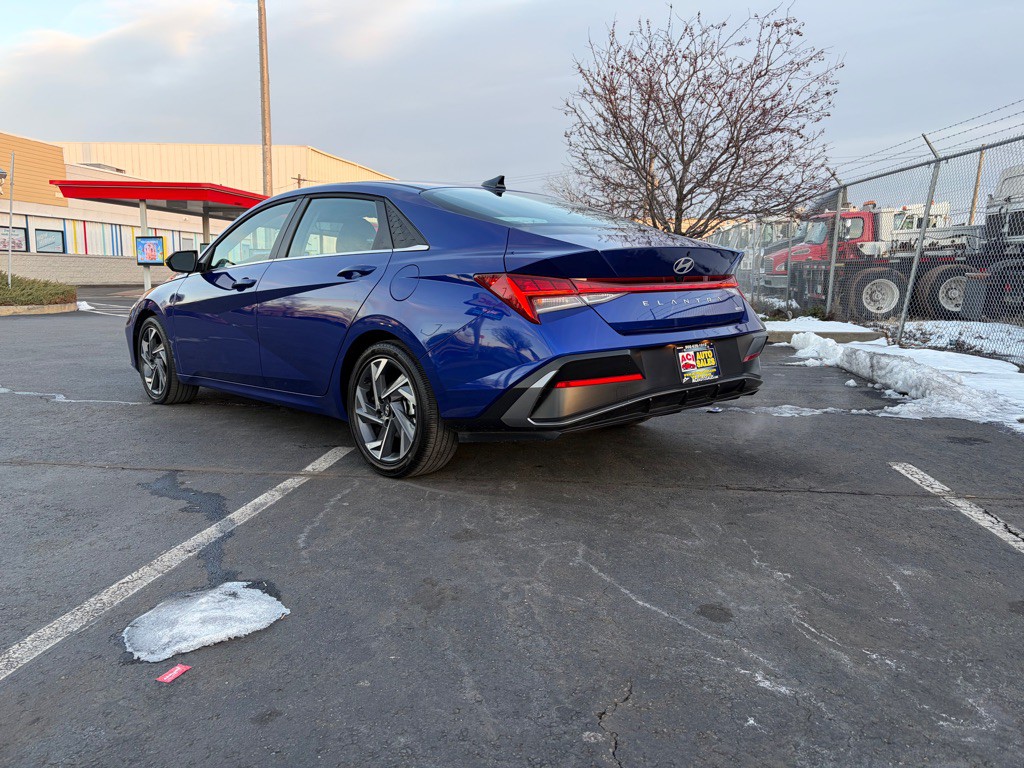 2025 Hyundai Elantra Image 5