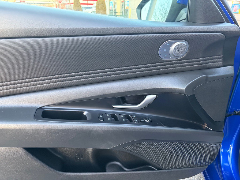 2025 Hyundai Elantra Image 12