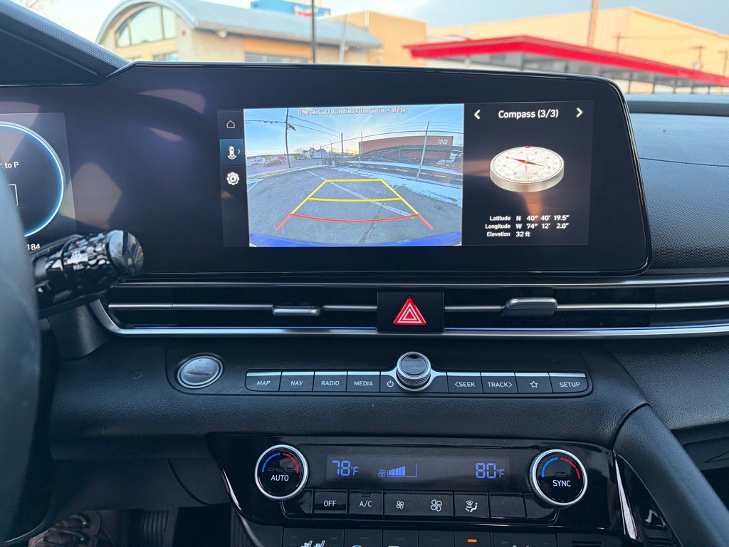 2025 Hyundai Elantra Image 22