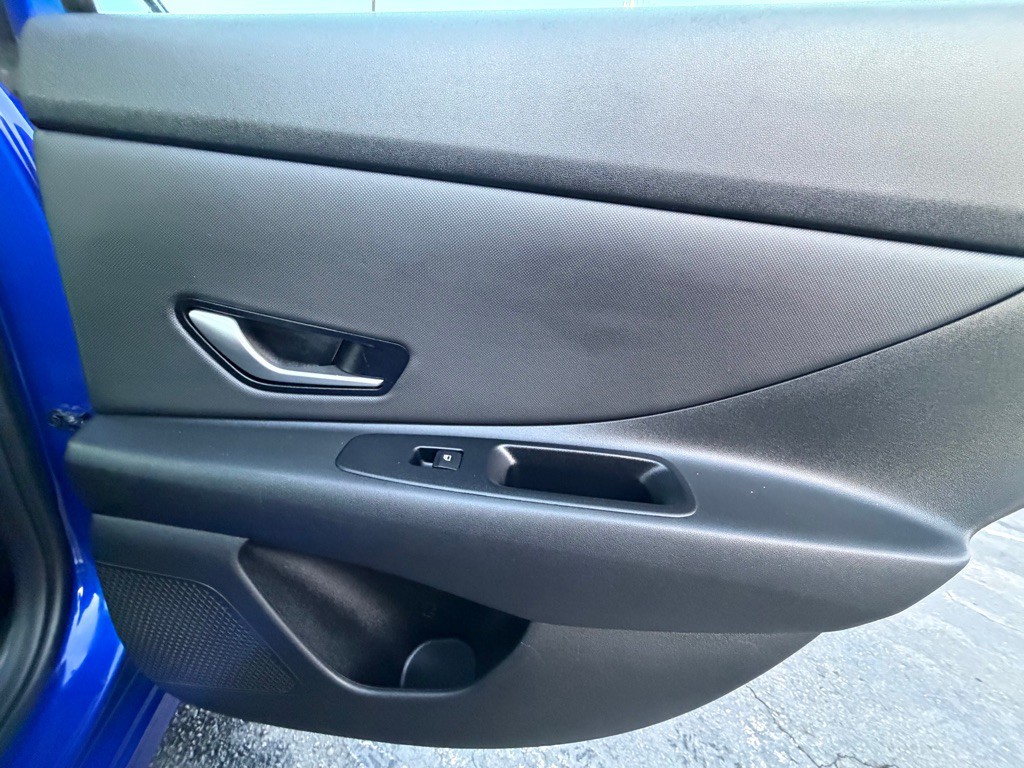 2025 Hyundai Elantra Image 32