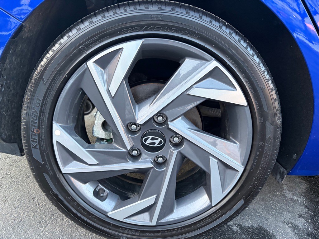 2025 Hyundai Elantra Image 38