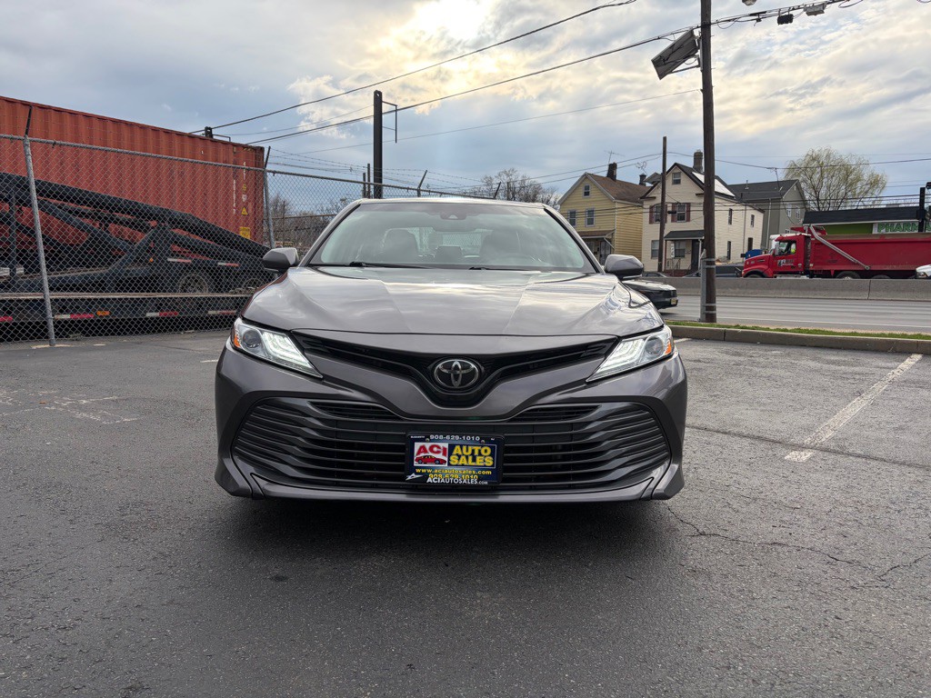 2019 Toyota Camry Image 2