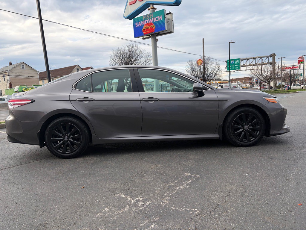 2019 Toyota Camry Image 8