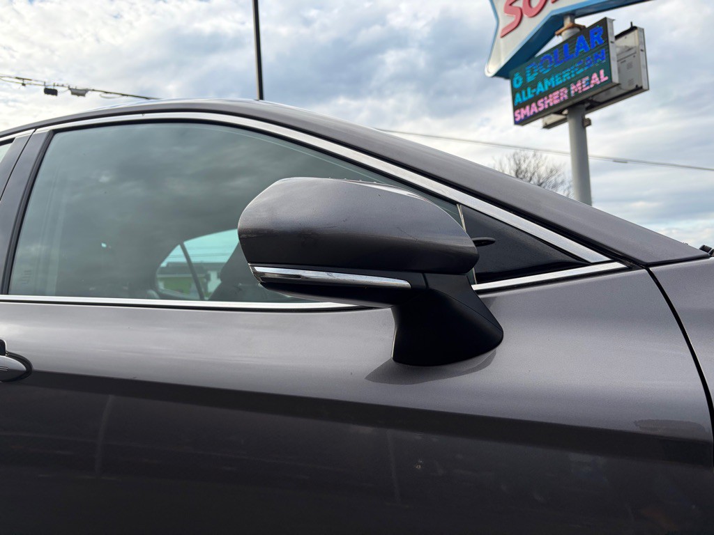2019 Toyota Camry Image 9