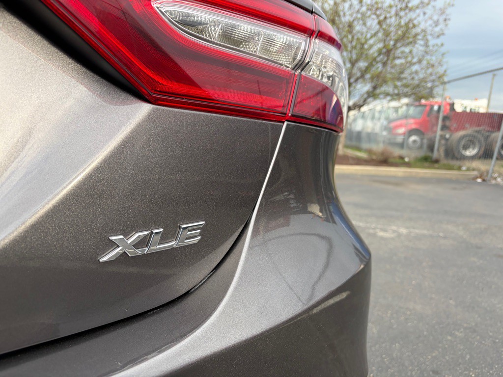 2019 Toyota Camry Image 10