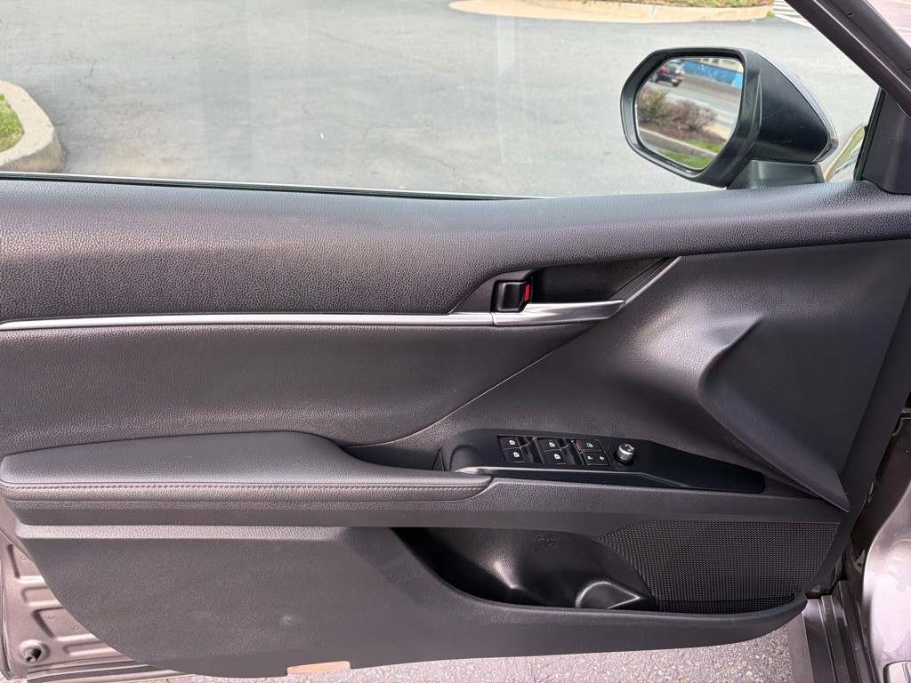 2019 Toyota Camry Image 12