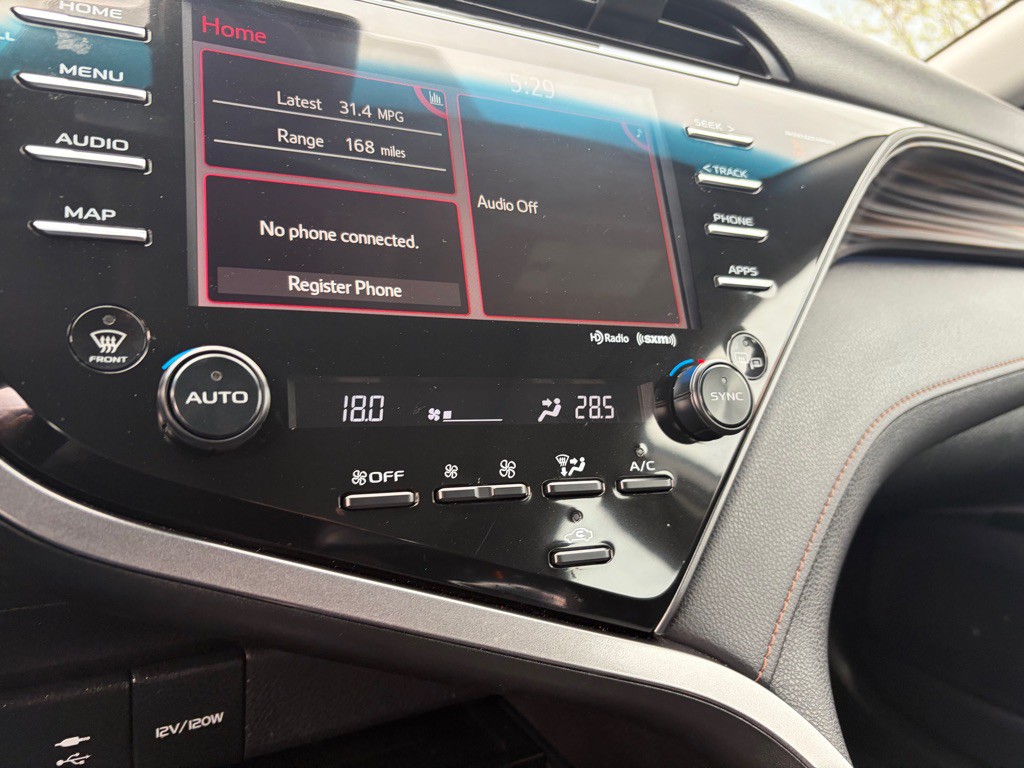 2019 Toyota Camry Image 21