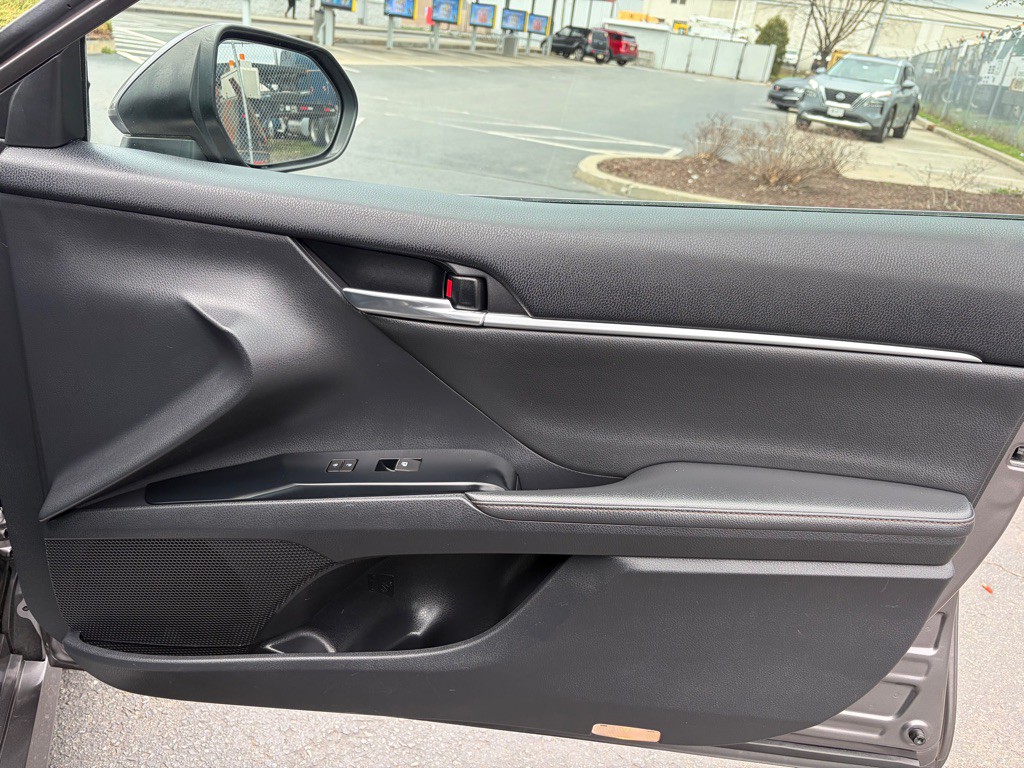 2019 Toyota Camry Image 27