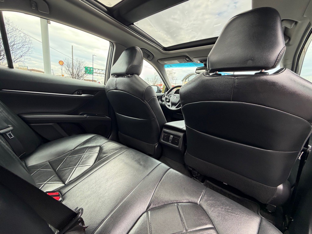 2019 Toyota Camry Image 32