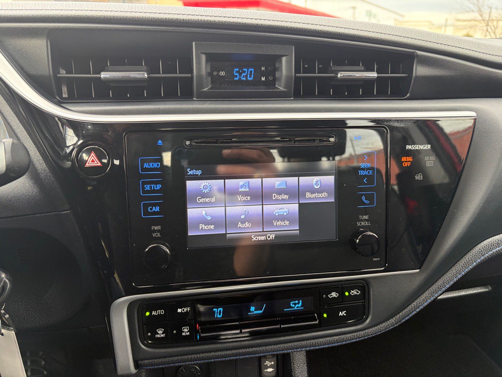 2017 Toyota Corolla Image 20