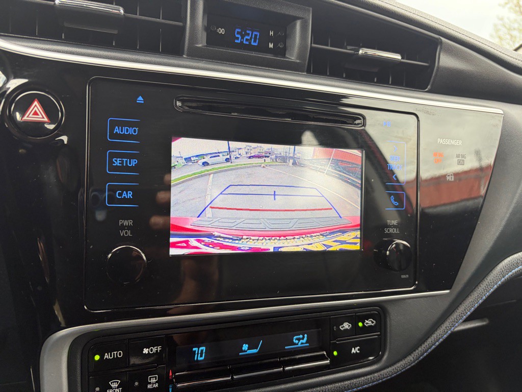 2017 Toyota Corolla Image 21