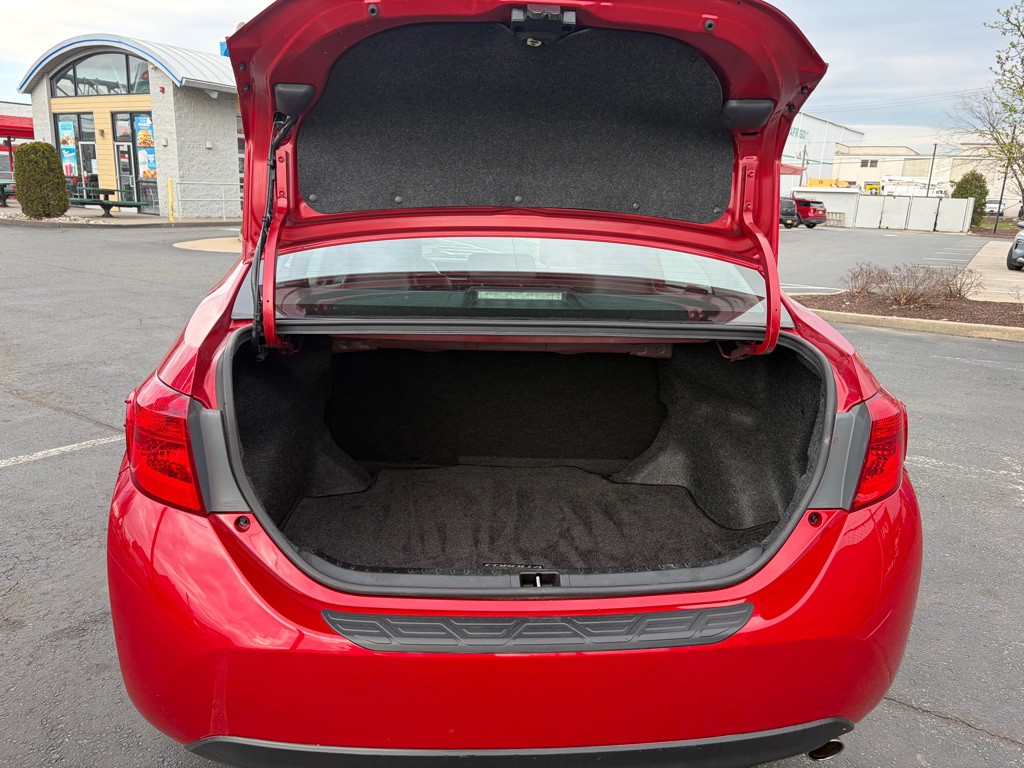 2017 Toyota Corolla Image 31