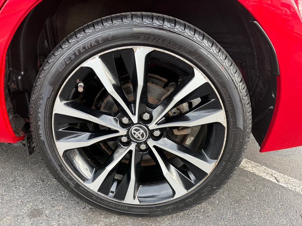 2017 Toyota Corolla Image 32