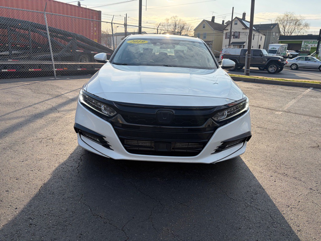 2019 Honda Accord Image 2