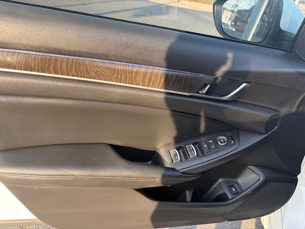 2019 Honda Accord Image 12