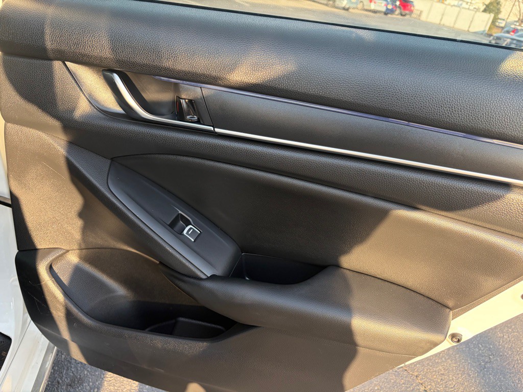 2019 Honda Accord Image 30