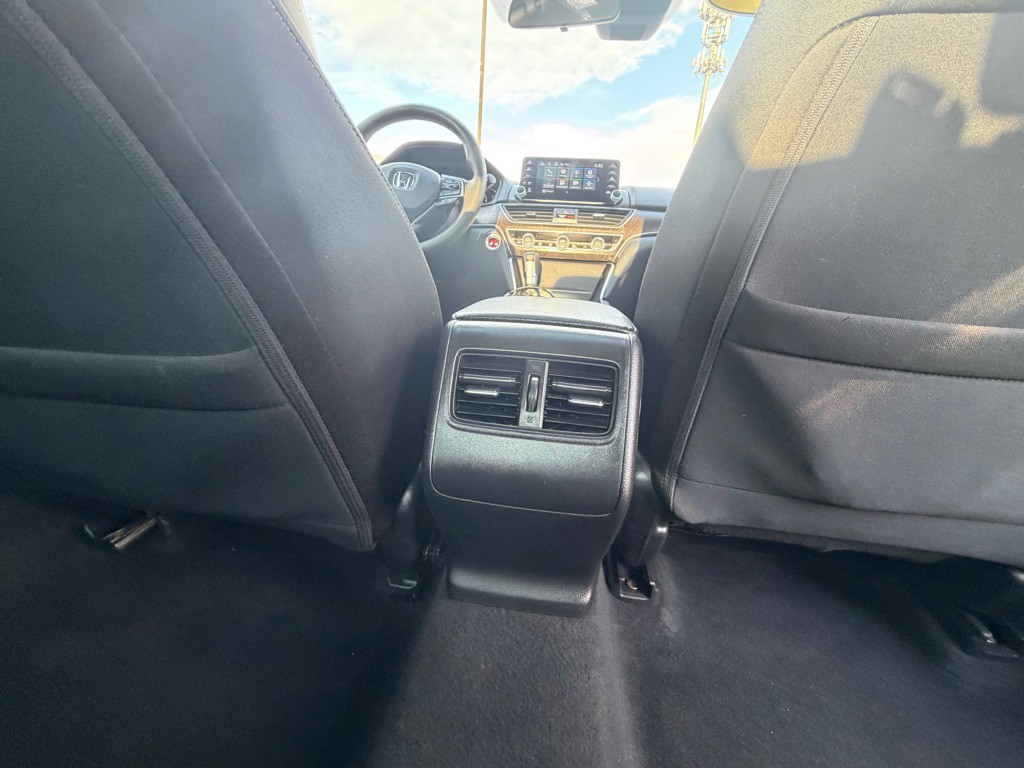 2019 Honda Accord Image 32