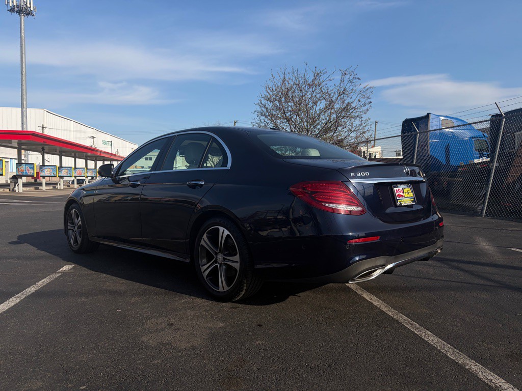 2017 Mercedes-Benz E-Class Image 3