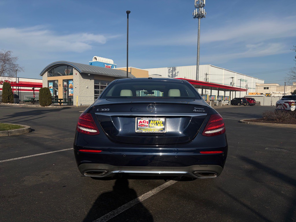 2017 Mercedes-Benz E-Class Image 4