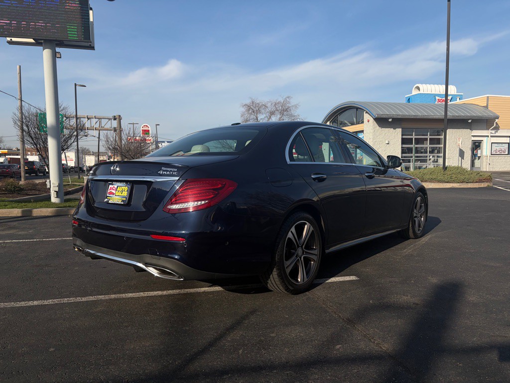 2017 Mercedes-Benz E-Class Image 5