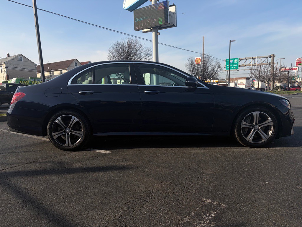 2017 Mercedes-Benz E-Class Image 6