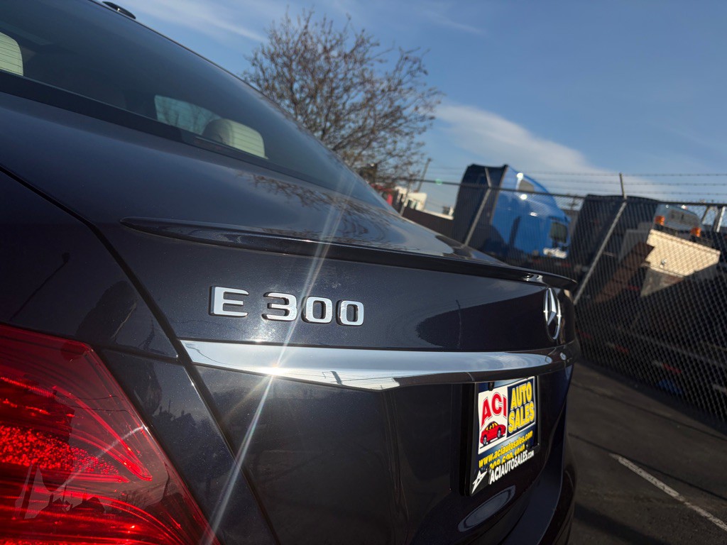 2017 Mercedes-Benz E-Class Image 11