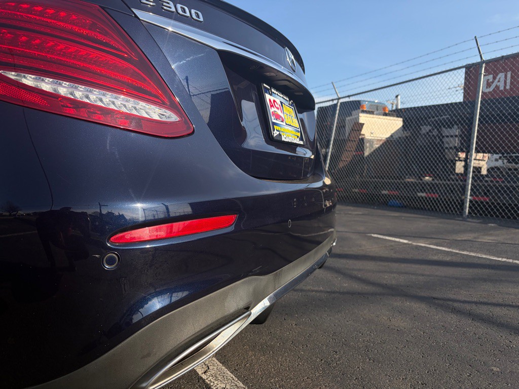 2017 Mercedes-Benz E-Class Image 13