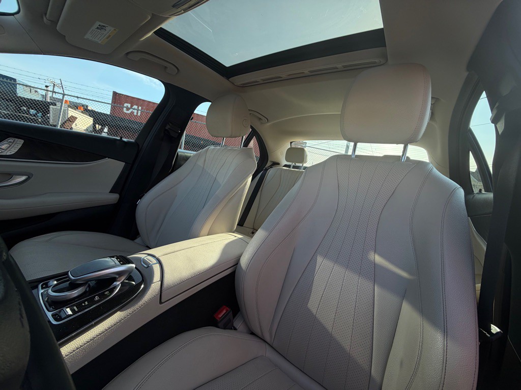 2017 Mercedes-Benz E-Class Image 17