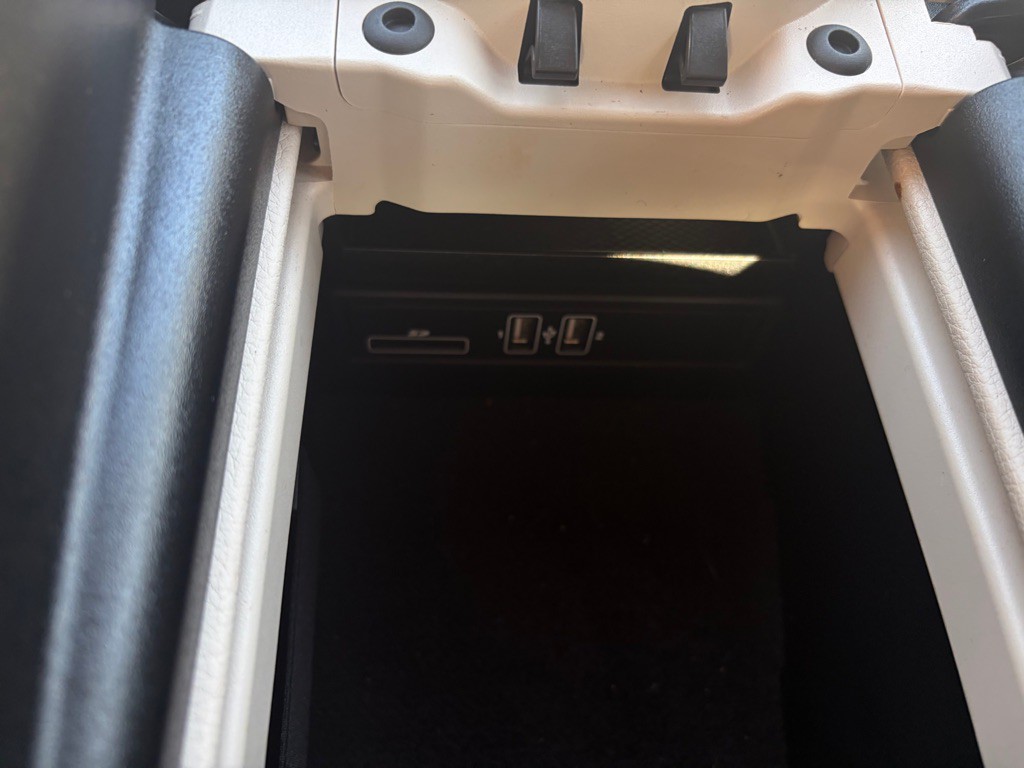 2017 Mercedes-Benz E-Class Image 29