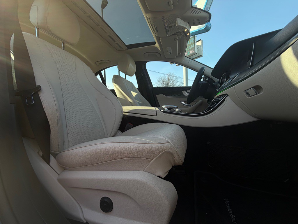 2017 Mercedes-Benz E-Class Image 32