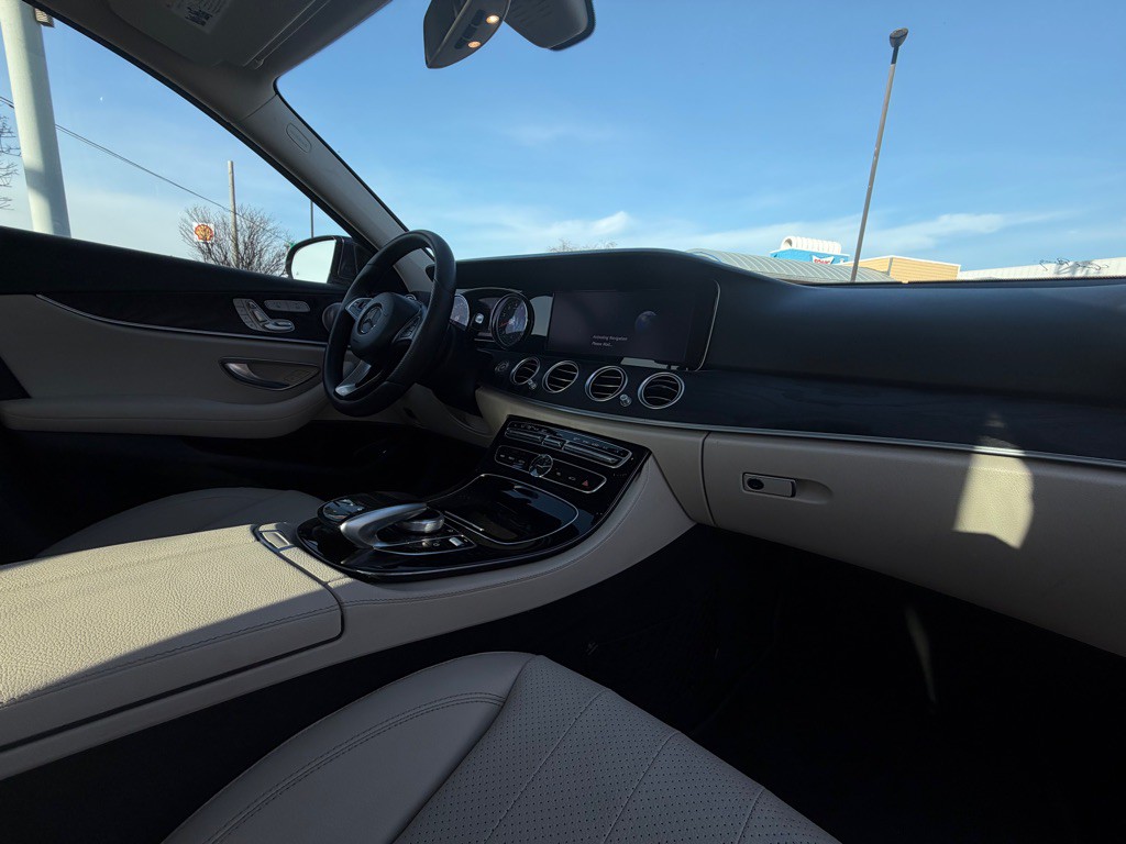 2017 Mercedes-Benz E-Class Image 33