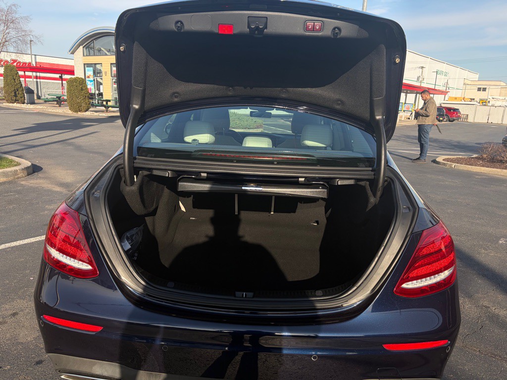 2017 Mercedes-Benz E-Class Image 38