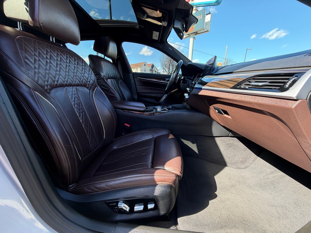 2019 BMW 5 Series Image 30