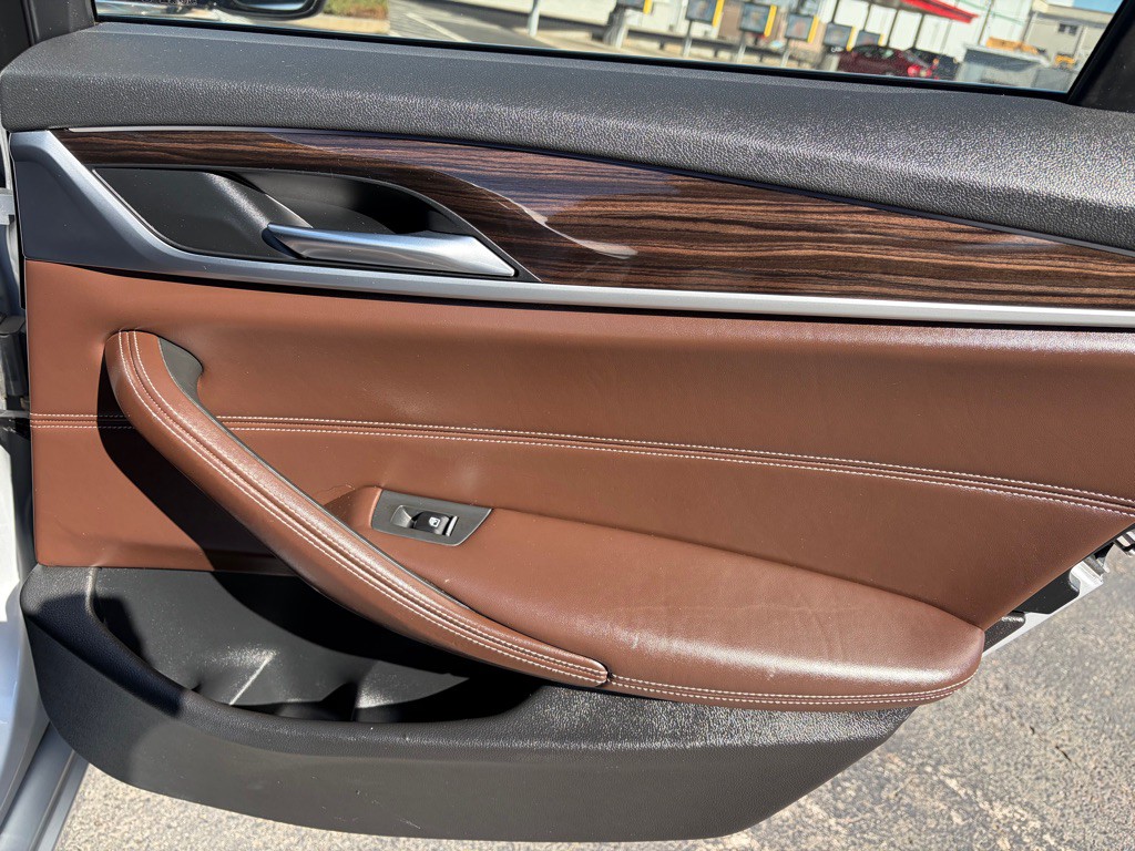 2019 BMW 5 Series Image 32