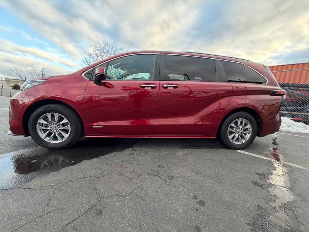 2021 Toyota Sienna Image 4